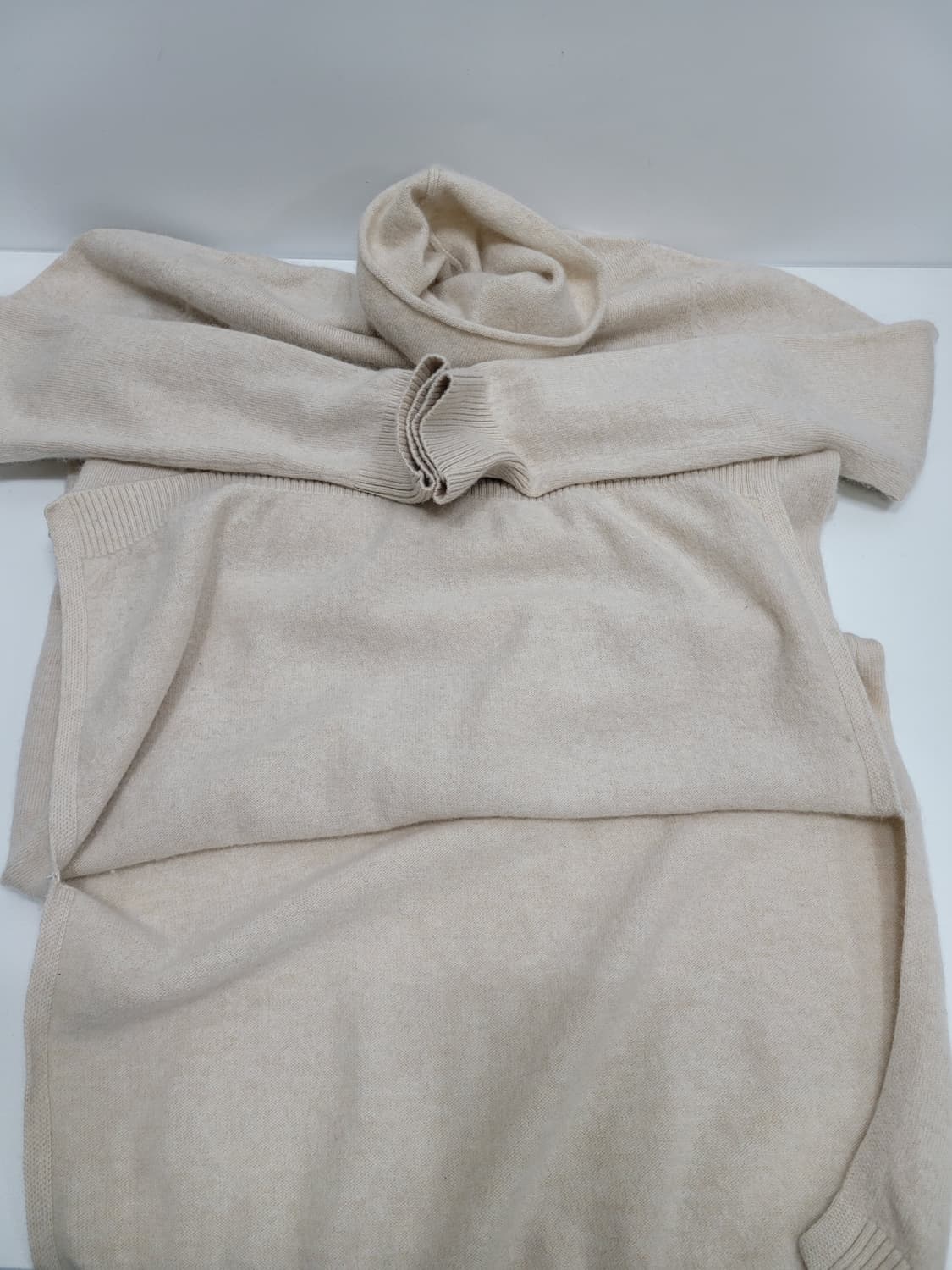 캐시미어 100% 터틀넥 니트 원피스 / 여 M 아이보리
 상품이미지6