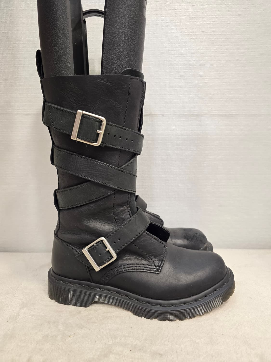 닥터마틴 로렌 블랙 가죽 스트랩 버클 부츠 230 상품이미지3