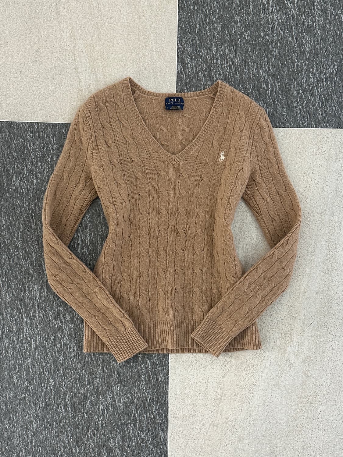 폴로 랄프로렌 울 캐시미어 카멜 V넥 케이블 니트  상품이미지1