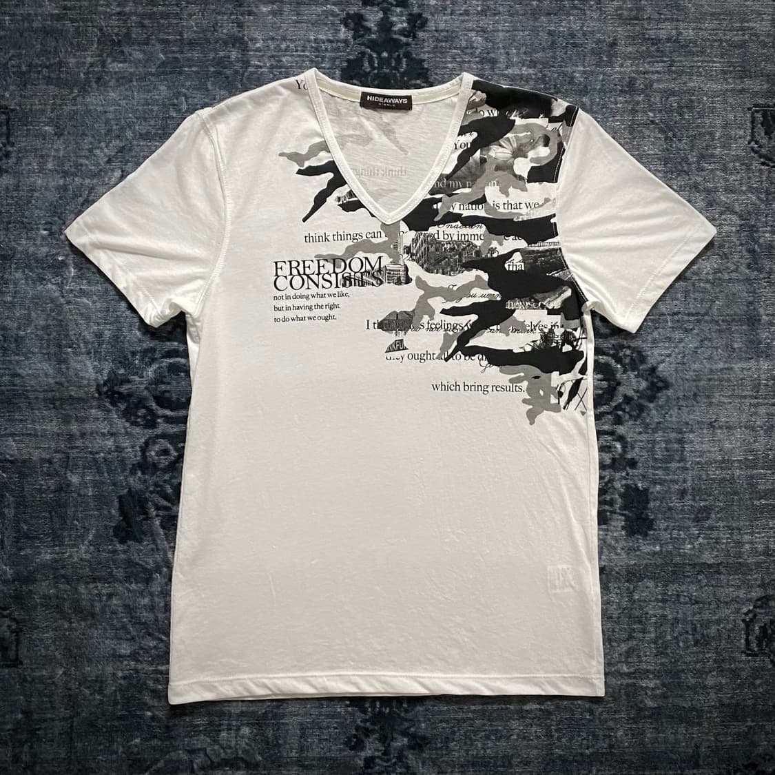 ‘HIDEAWAYS’ V-Kei Mood T-Shirt 상품이미지1