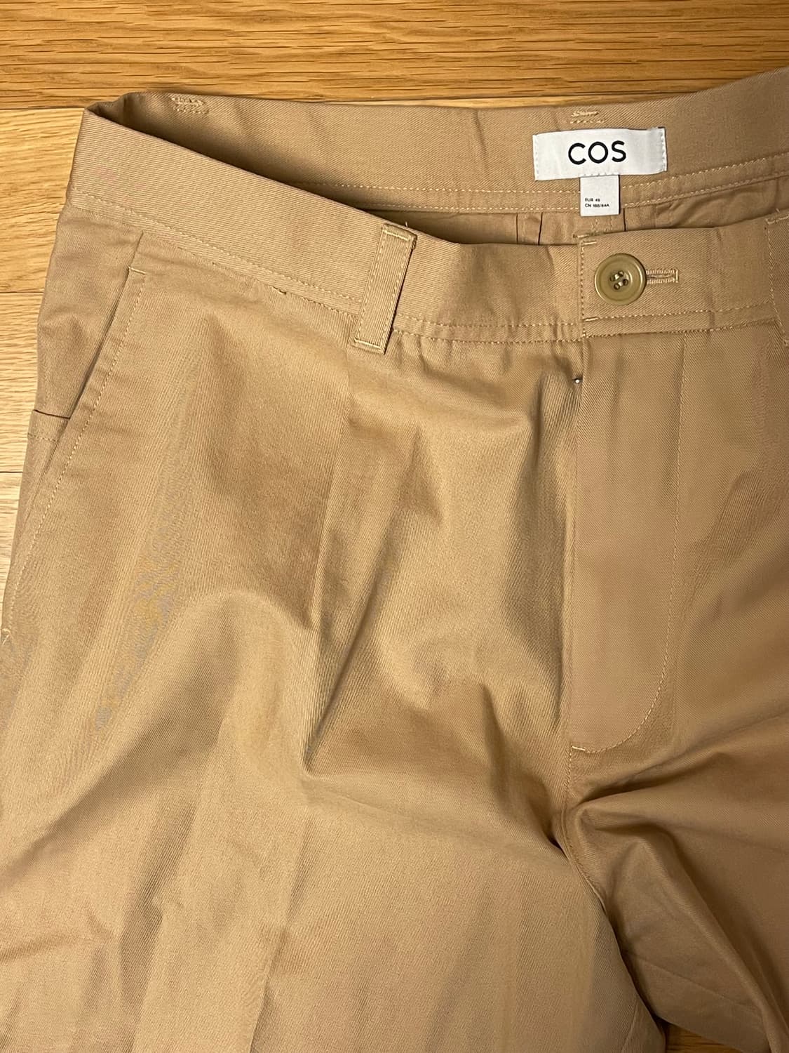 코스 베이지 테이퍼드 원 턱 치노 팬츠 상품이미지1