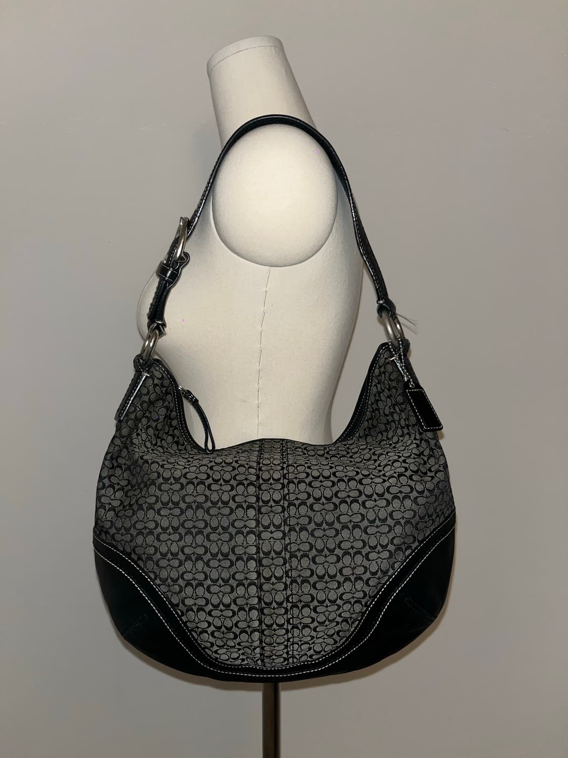 Coach Black Hobabag 상품이미지1