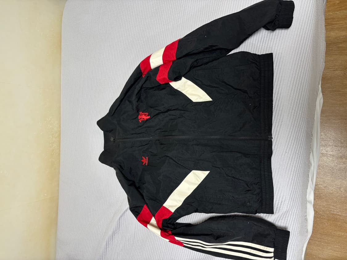 아디다스 맨유 바람막이 팝니다.  상품이미지1