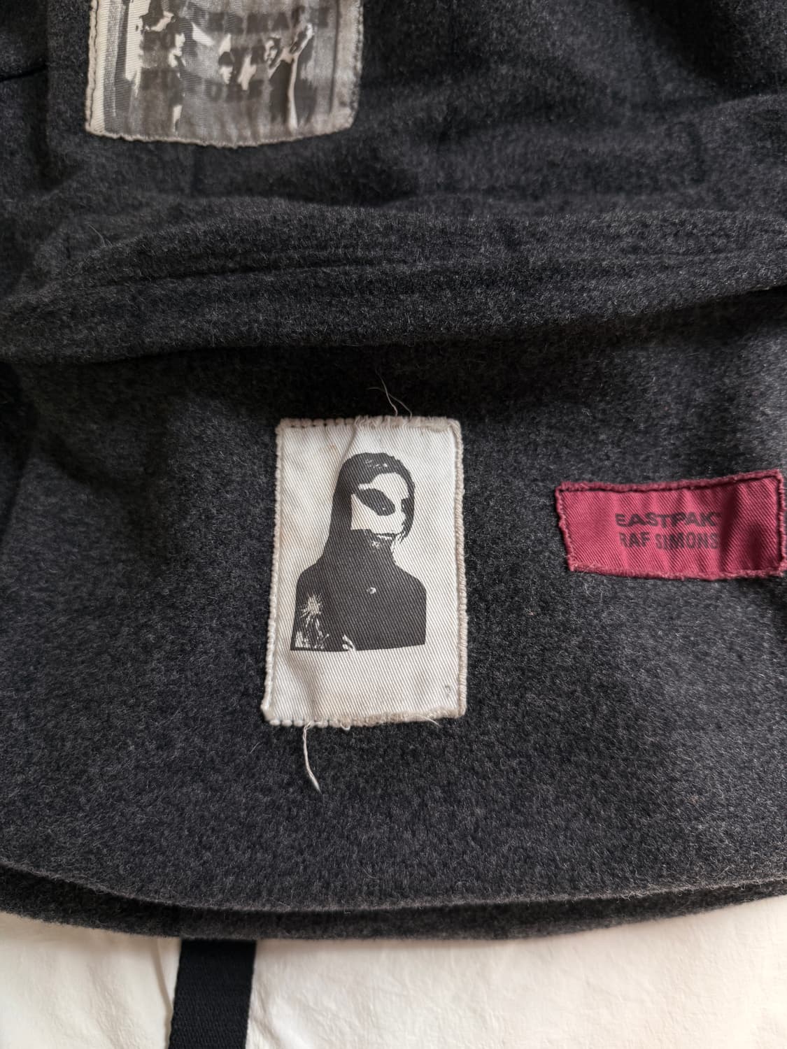 라프시몬스 x 이스트팩 08 패치 백팩 상품이미지3