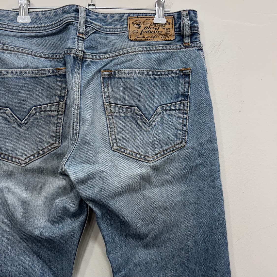 디젤 인더스트리 스트레이트핏 워싱 데님팬츠 상품이미지1