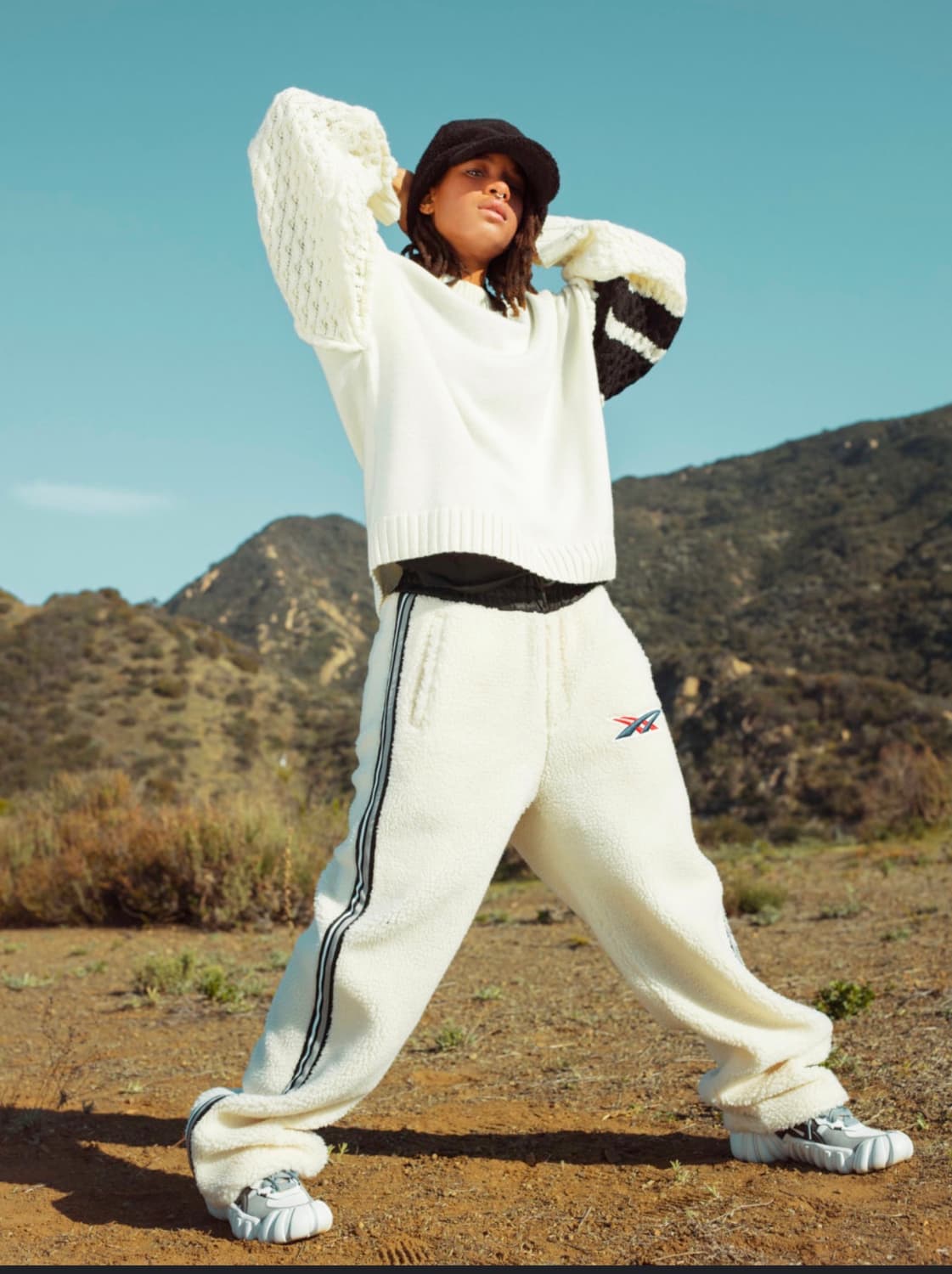 오니츠카타이거 스웨터 상품이미지1