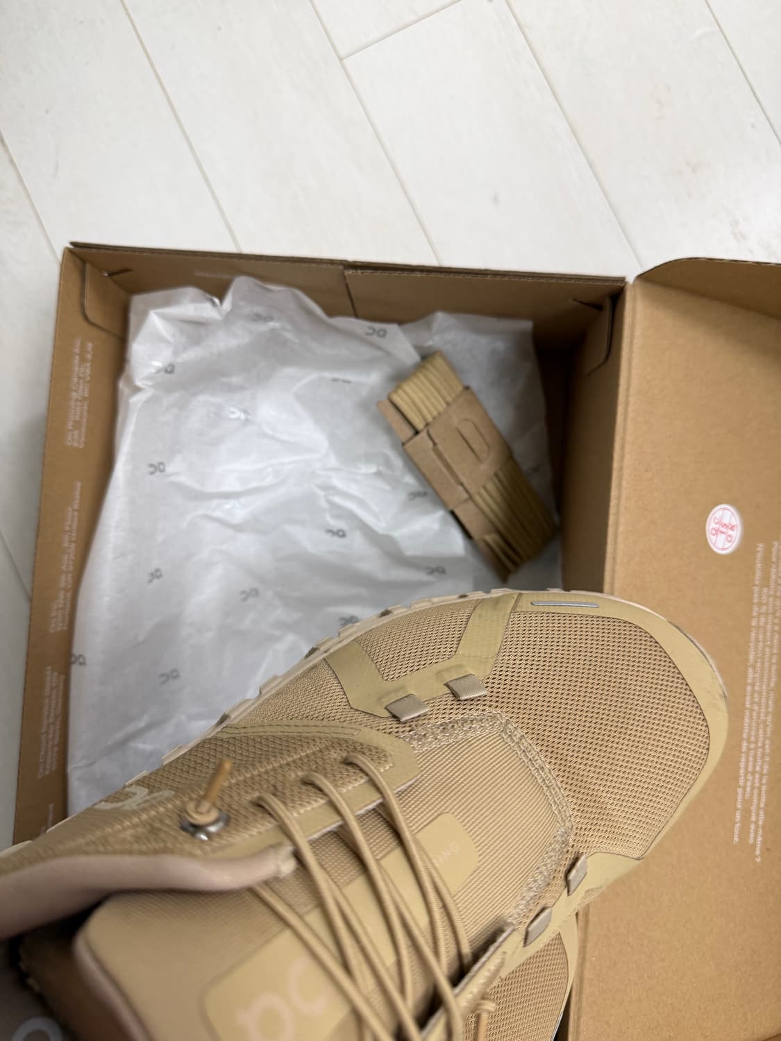 온러닝 온 클라우드 6 280 사이즈  실물 진짜 고급스러운 베이지입니다 상품이미지6