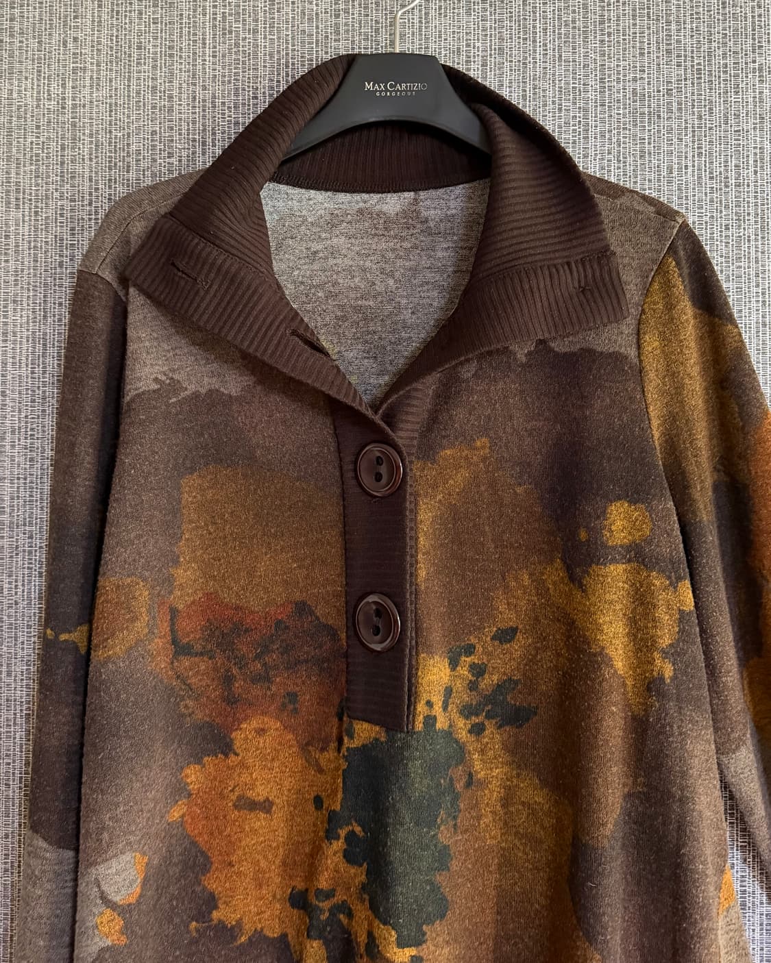 브라운 아티스틱 패턴 하이넥 버튼 니트 튜닉 프리사이즈 상품이미지2