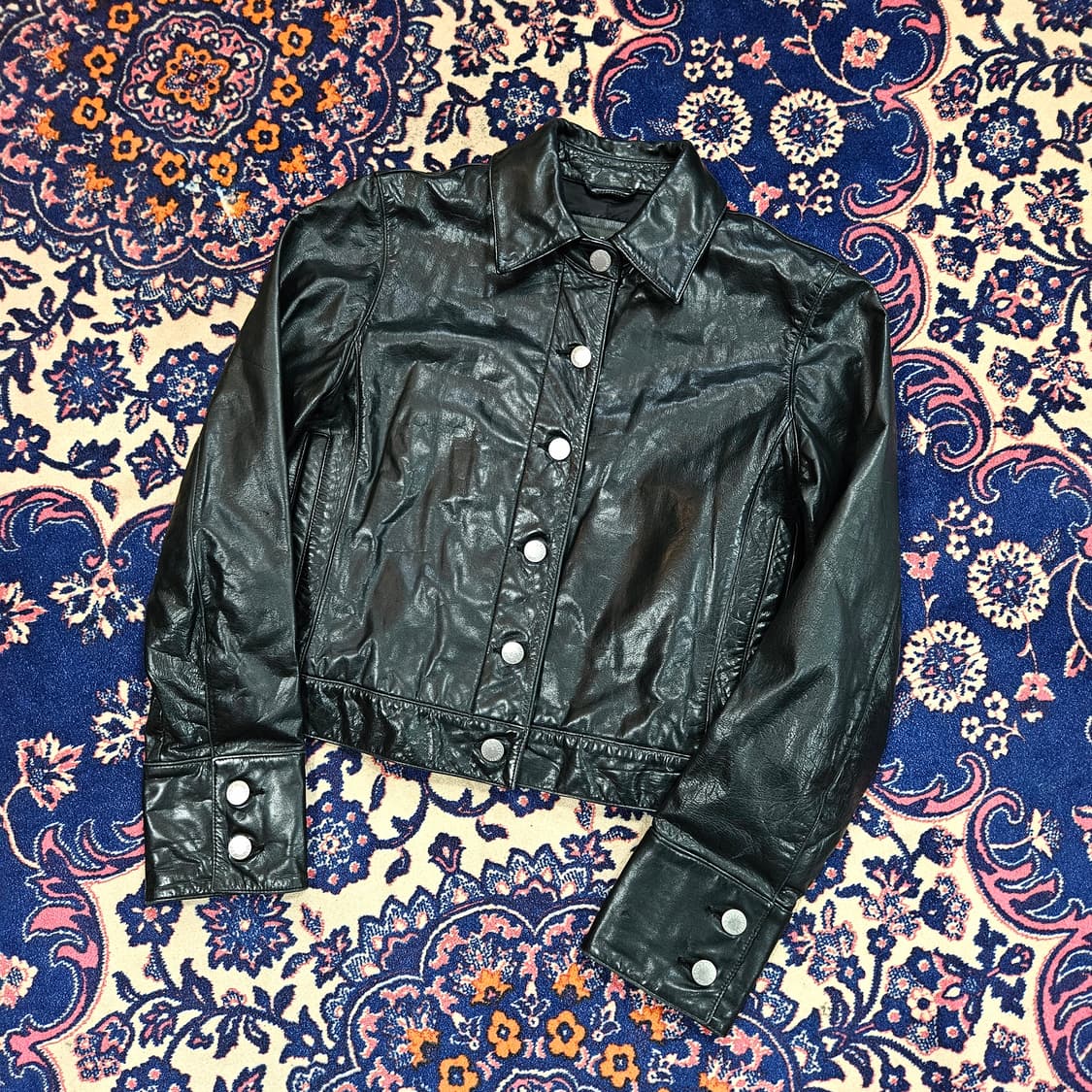 바나나리퍼블릭 유광 버튼 숏 가죽자켓 XS size 상품이미지1