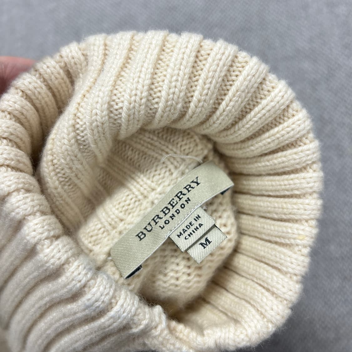 (한글택)버버리 캐시미어 블렌드 하이넥 니트 가디건(M) 상품이미지4