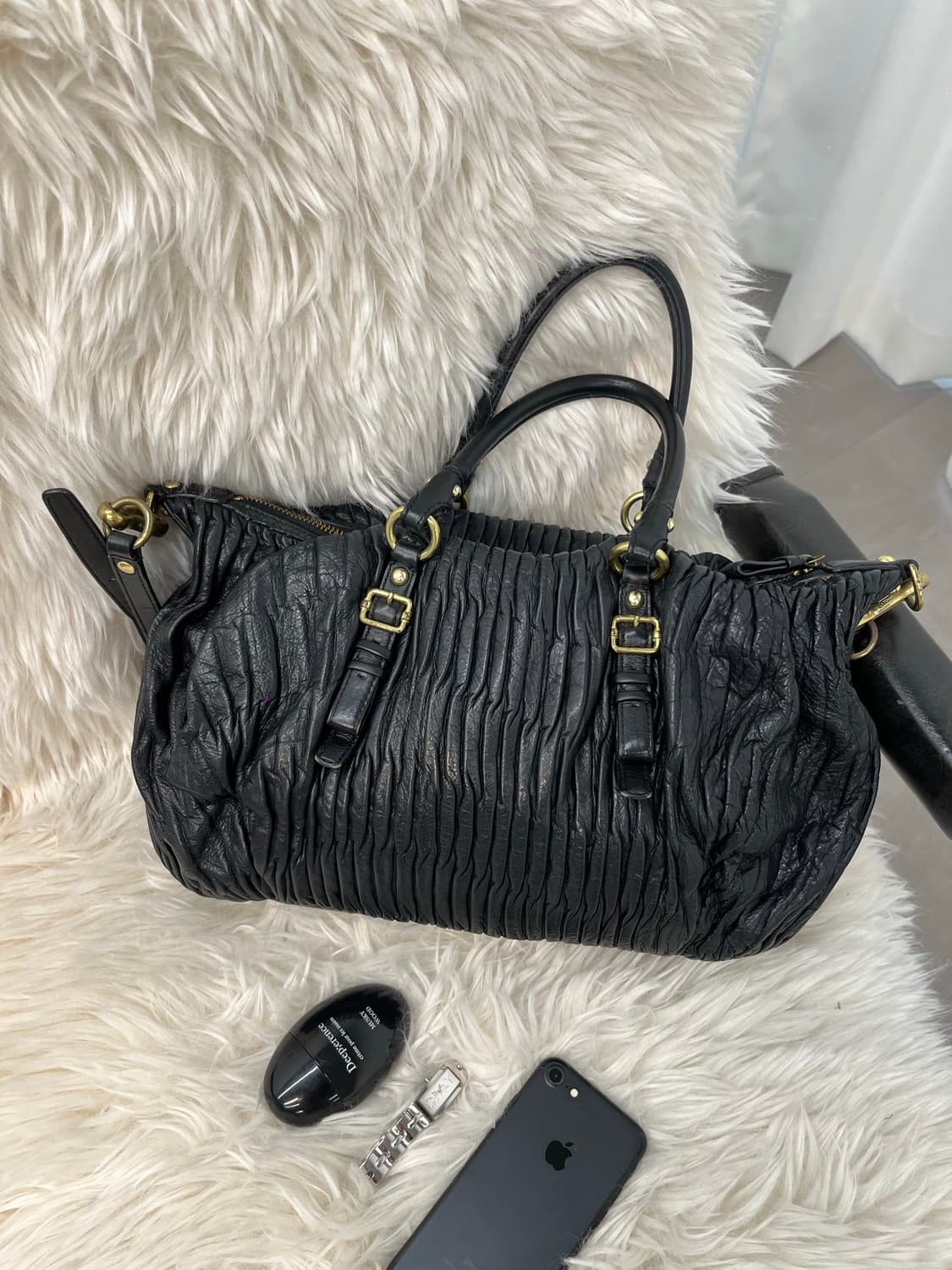 Coach crumpled leather shoulder bag 상품이미지2
