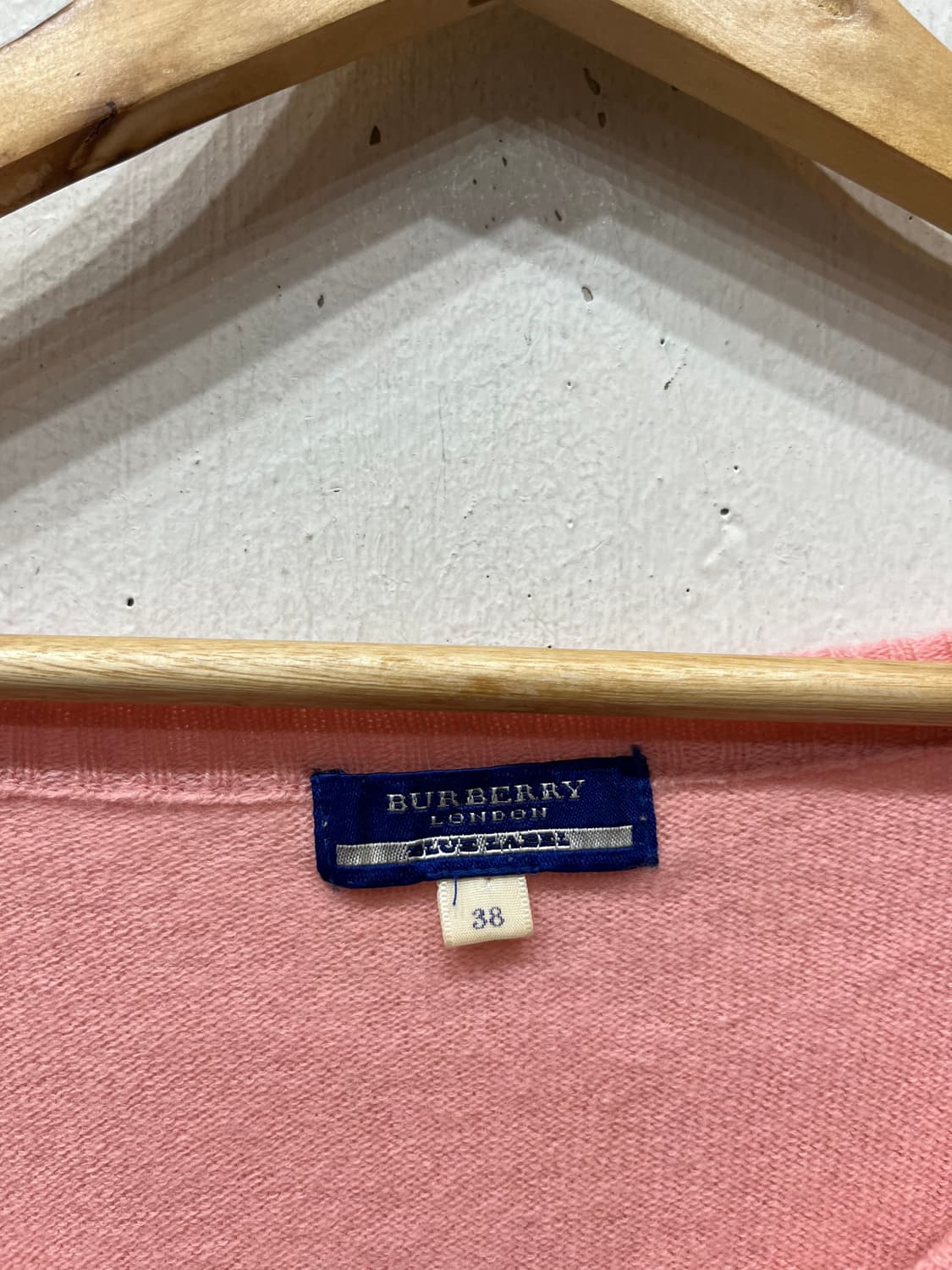 버버리 브이넥 울 니트 우먼즈  상품이미지3