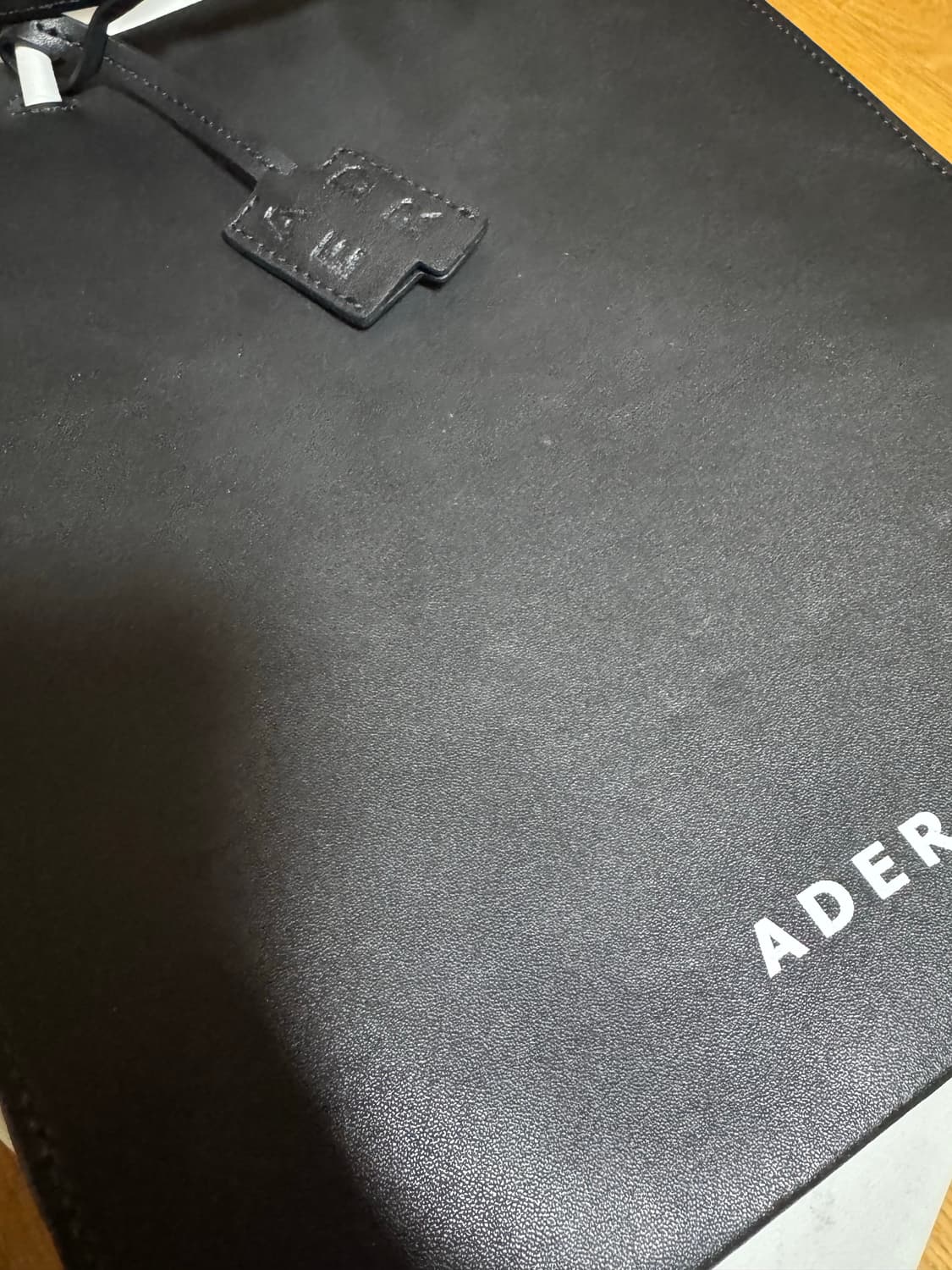 아더에러 쇼퍼백 느와르 상품이미지1