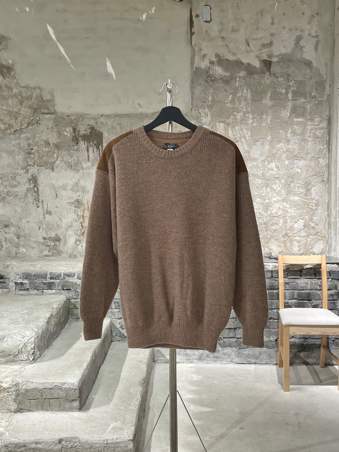 빈티지 브라운 퓨어 알파카 크루넥 패치 스웨터 상품이미지1