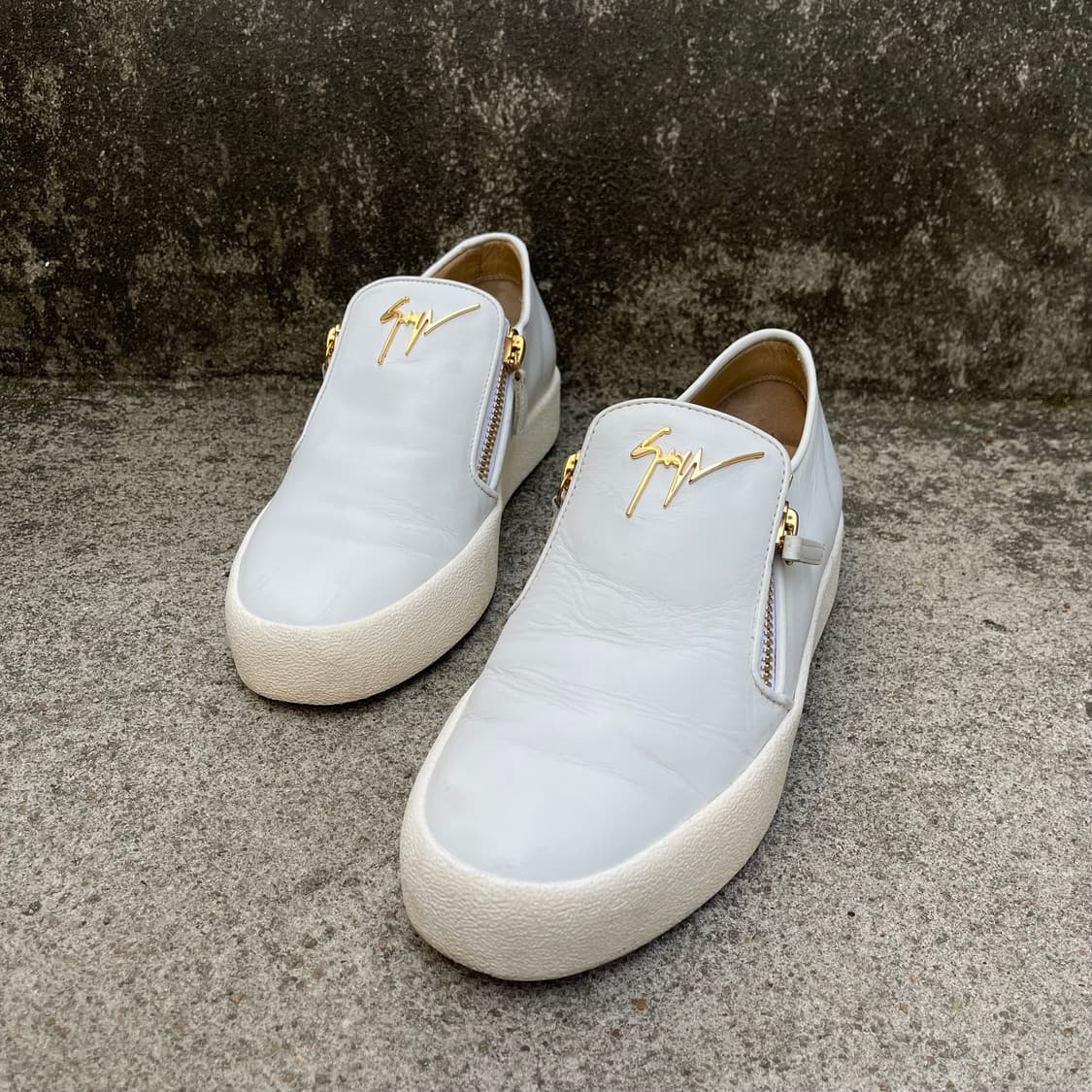 [40.5] Giuseppe Zanotti 지퍼 디테일 레더 슬립온 상품이미지1