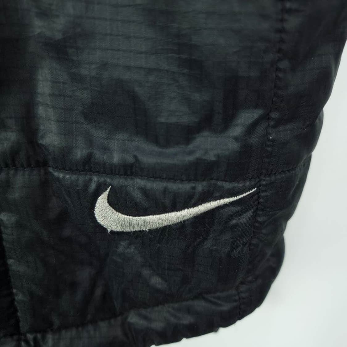 [나이키 ACG] 스우시 자수 패딩 베스트 조끼 블랙 M19277 상품이미지7