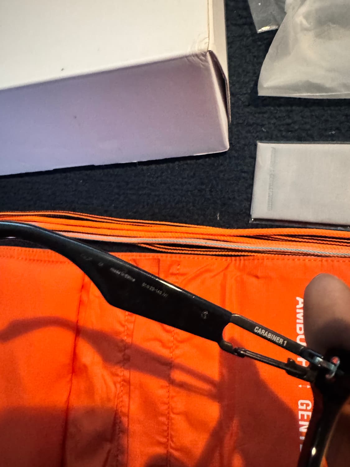 젠틀몬스터 엠부쉬 카라비너 선글라스 블랙/오렌지 상품이미지5