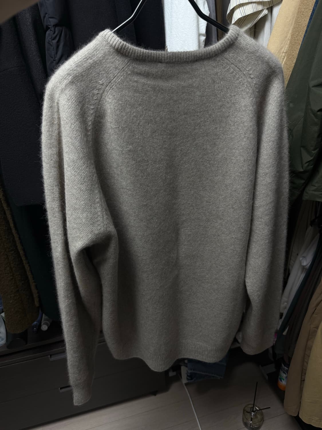 (L) 아모멘토 라쿤 브이넥 니트 베이지 상품이미지2