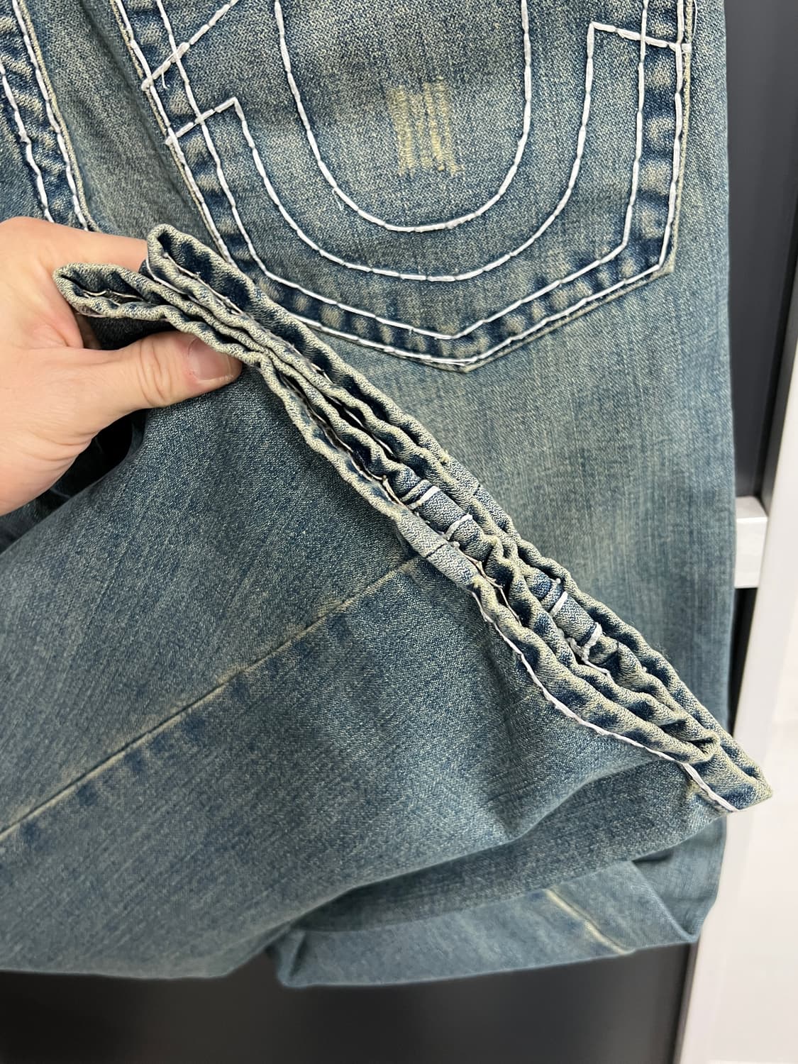 TrueReligion트루릴리젼 조이 슈퍼 T 스티치 부츠컷  데님 팬츠 상품이미지4