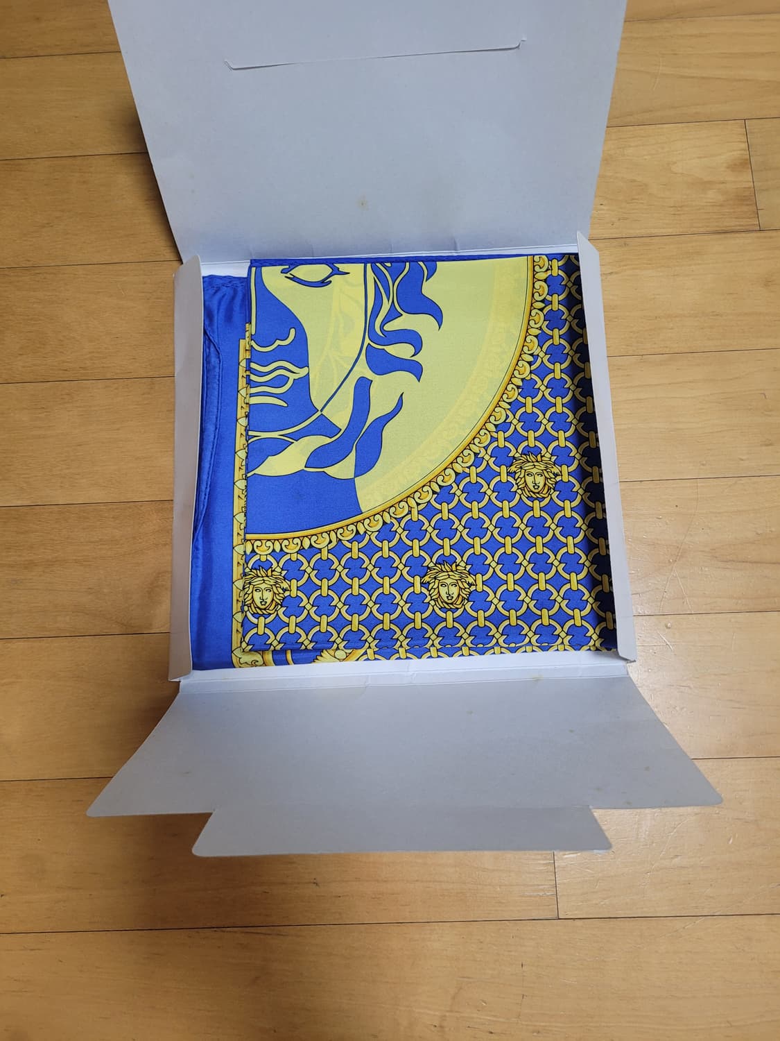 정품 베르사체 실크 스카프 상품이미지7