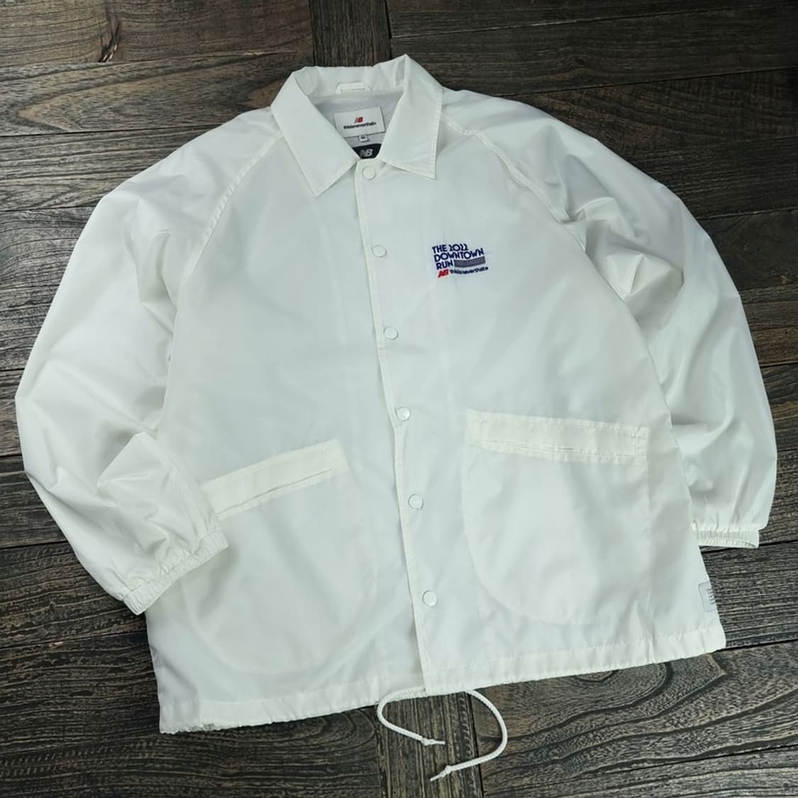 [디스이즈네버댓 X 뉴발란스] 오버핏 코치 자켓 아이보리 M19022 상품이미지1