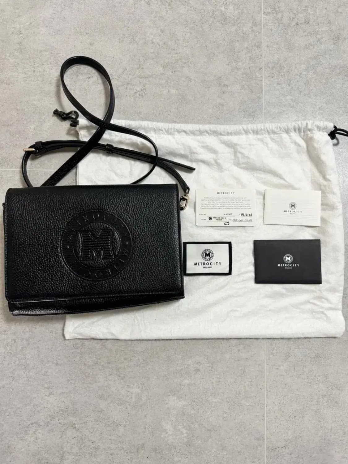 메트로시티 크로스백 상품이미지1