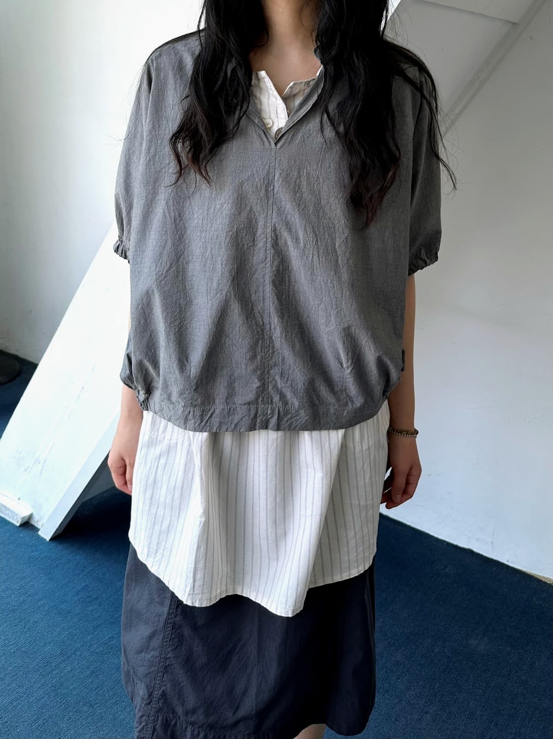 Shirried wide sleeve panel design shirt  상품이미지10