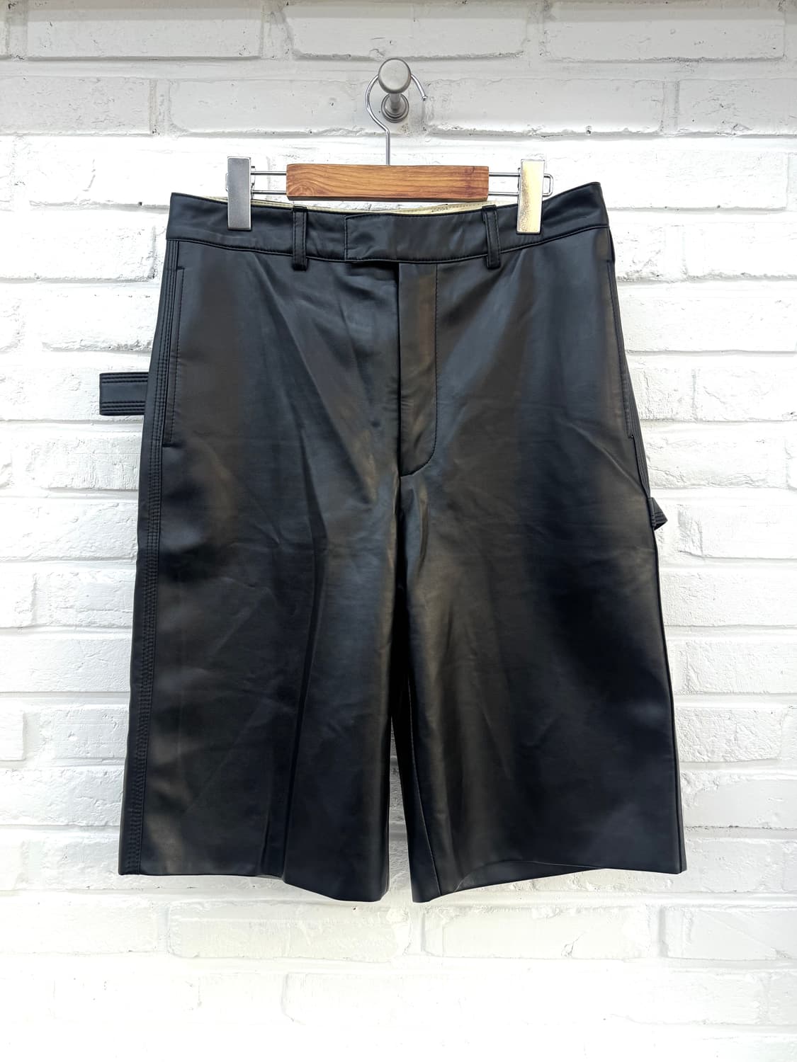 Helder 블랙 페이크레더 버뮤다 팬츠 상품이미지4