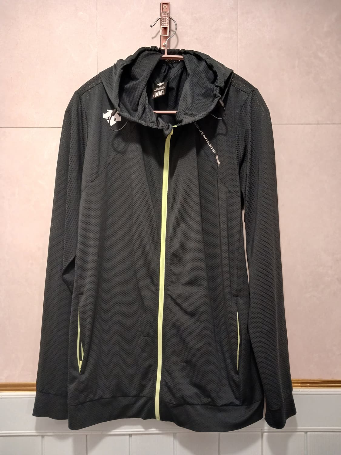 데상트 정품 남성 바람막이 105 사이즈 상품이미지1