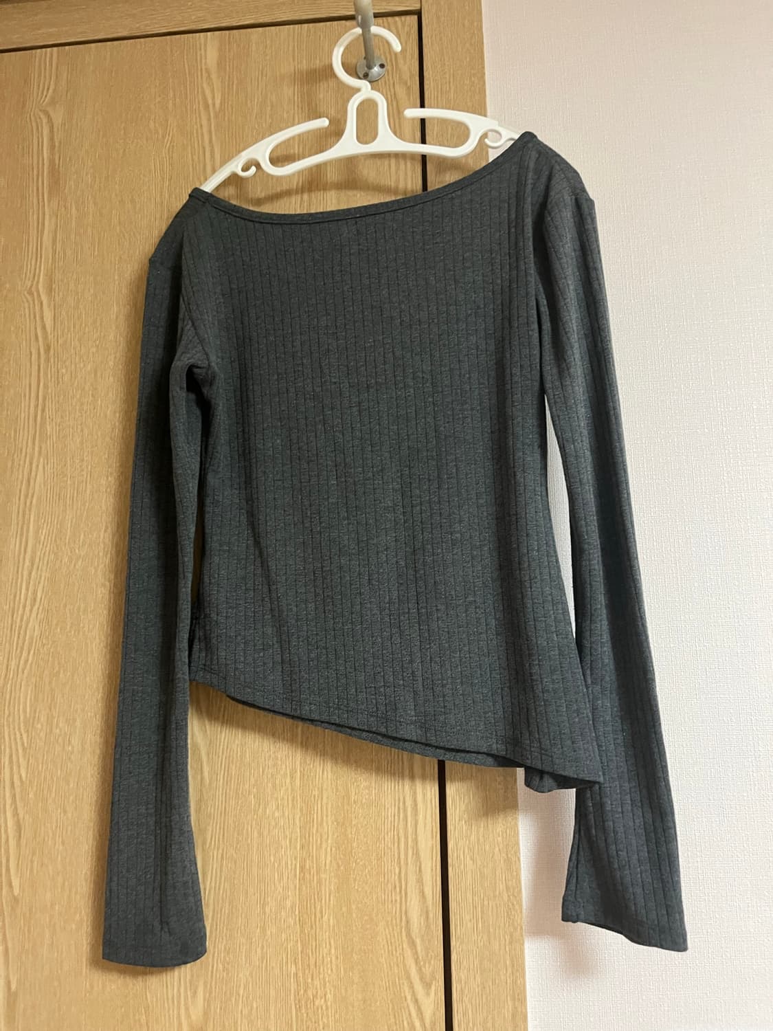 코이세이오 언발란스 셔링 탑 차콜 상품이미지3