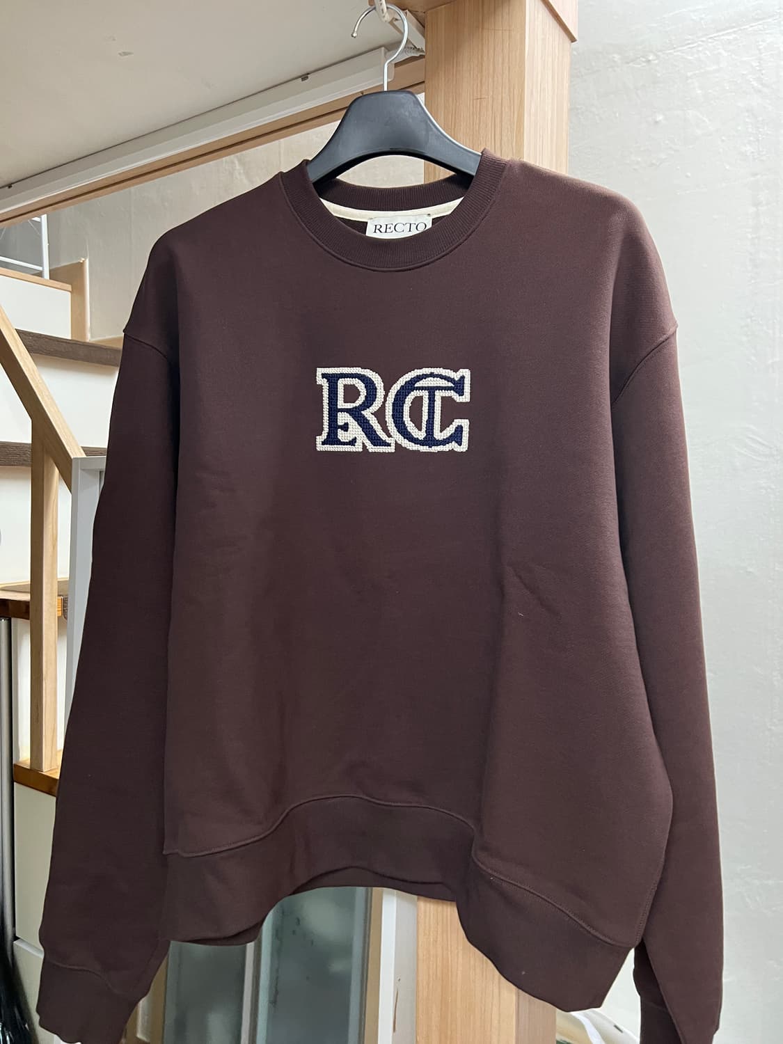 렉토 로고 맨투맨 브라운 OS 상품이미지2