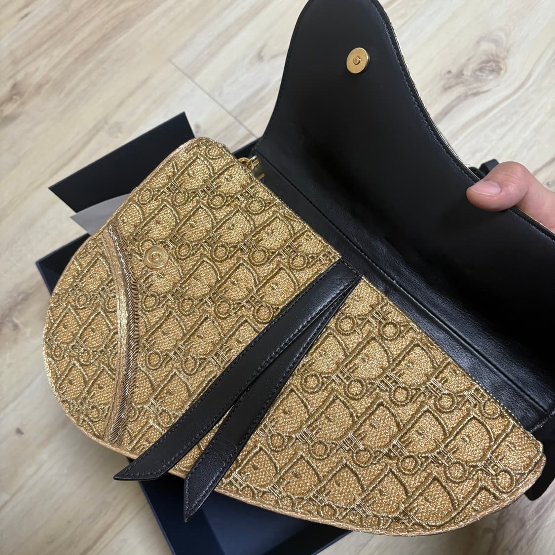 [한정판/백화점판/새상품급] 디올 골드 새들백 상품이미지2