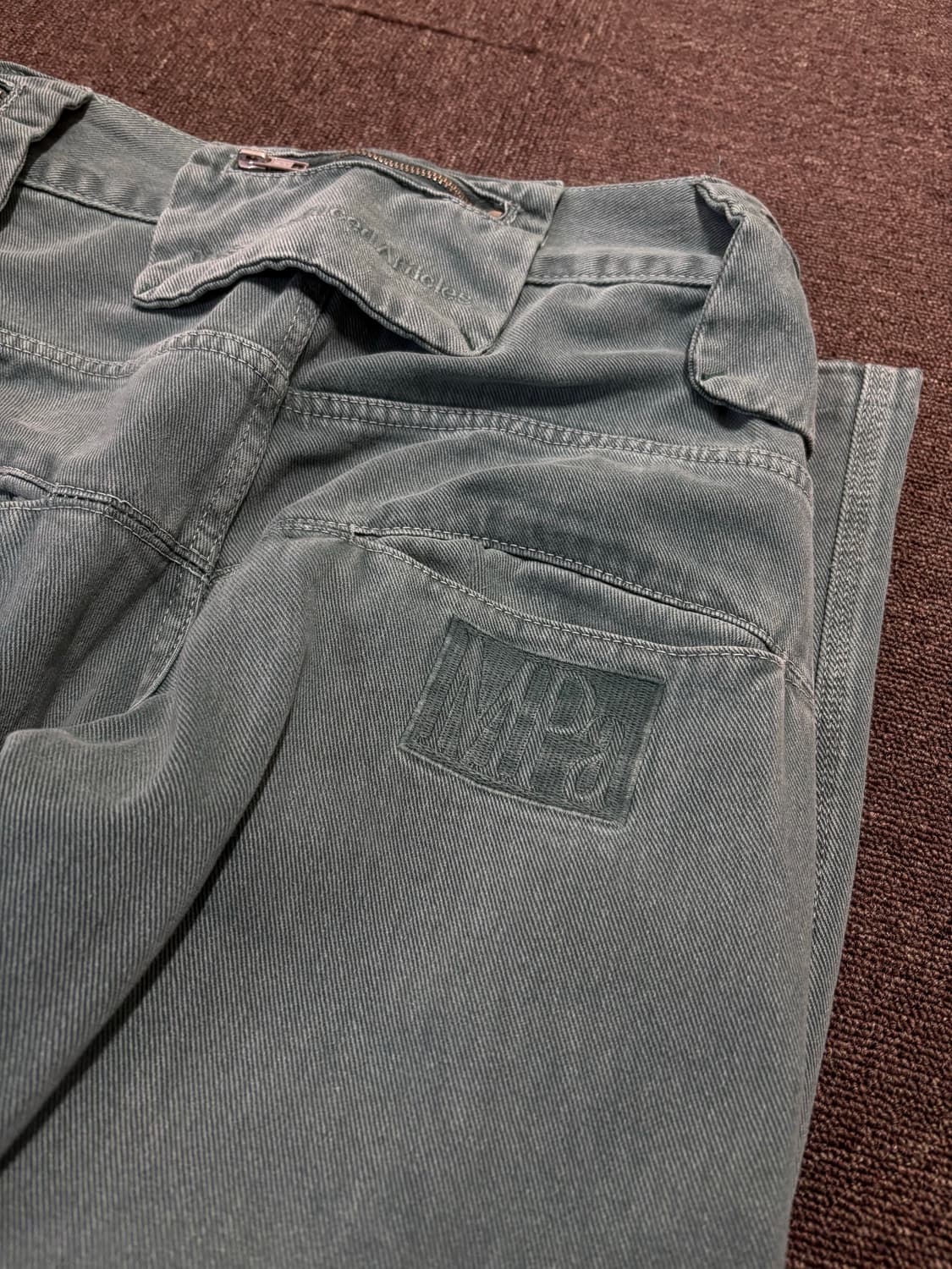 플라스틱 프로덕트 팬츠 상품이미지1