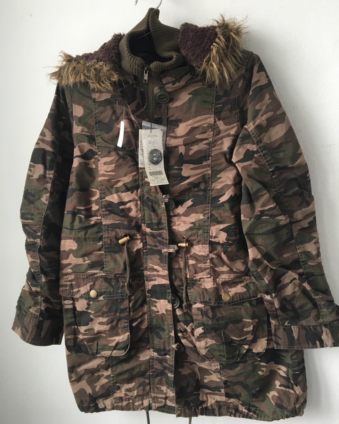 Fake fur hood camo pattern jacket 상품이미지4