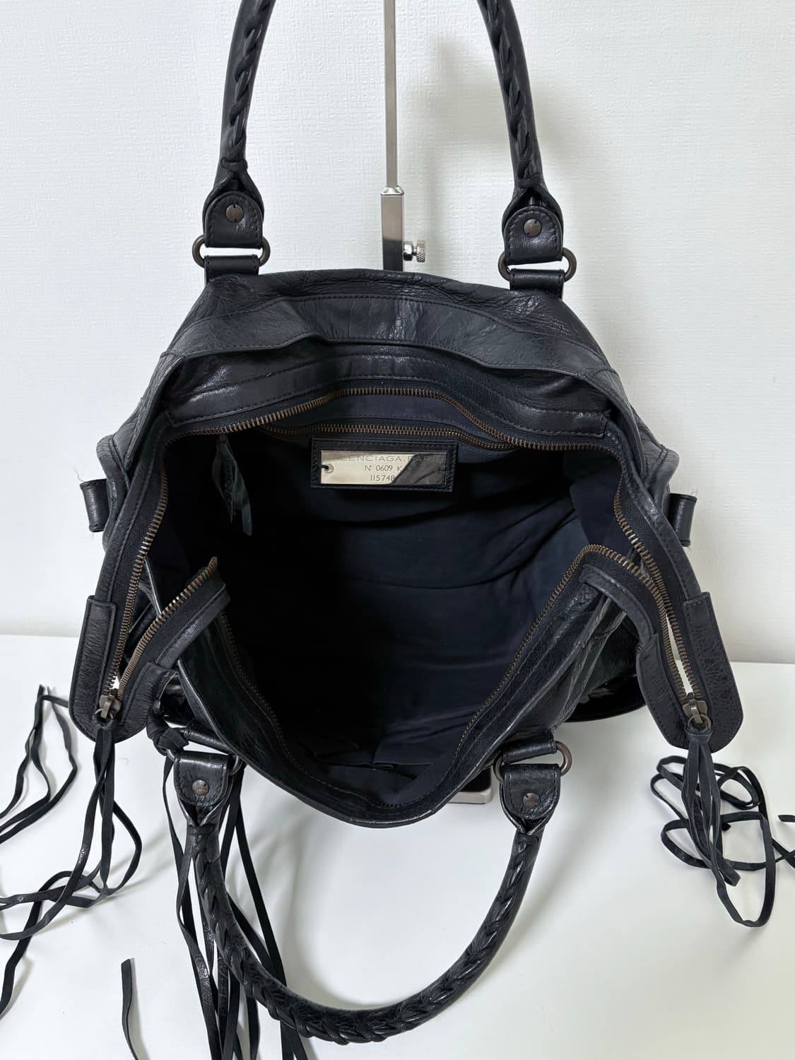 발렌시아가 시티 모터백 블랙 미디움 상품이미지10