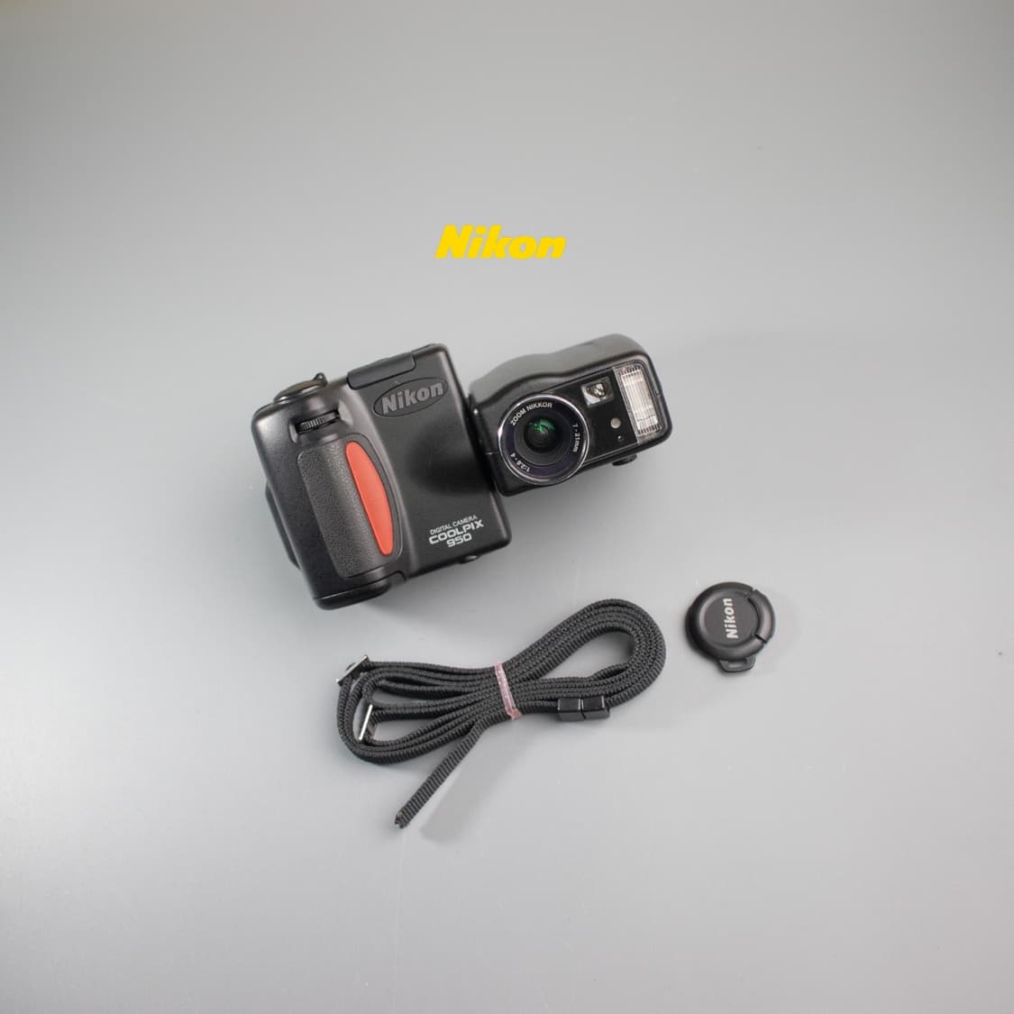 유니크한 디자인의 니콘 쿨픽스 950 (작례 0) 상품이미지1