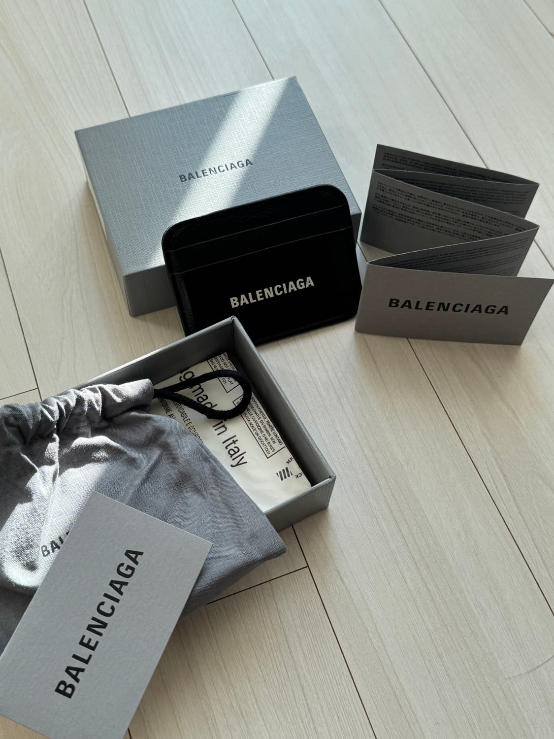 발렌시아가 카드지갑 팝니다(풀구성) 상품이미지1