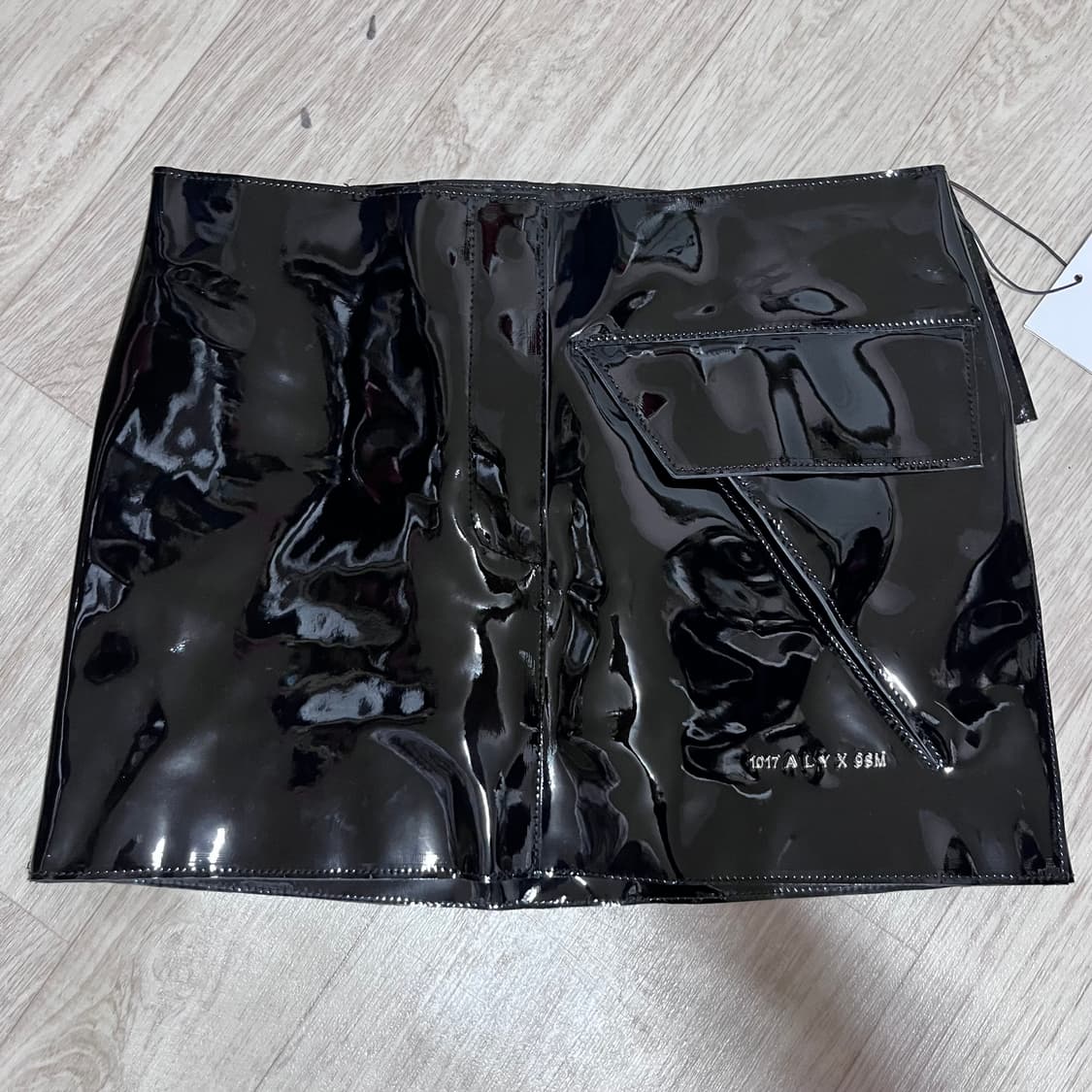 알릭스 유광 로고 미니스커트 상품이미지3