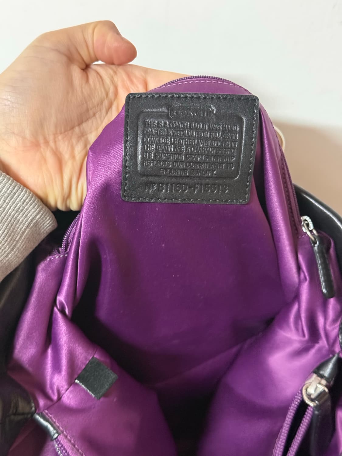 💜보라안감 코치 블랙 레더 플리츠 숄더백 상품이미지9