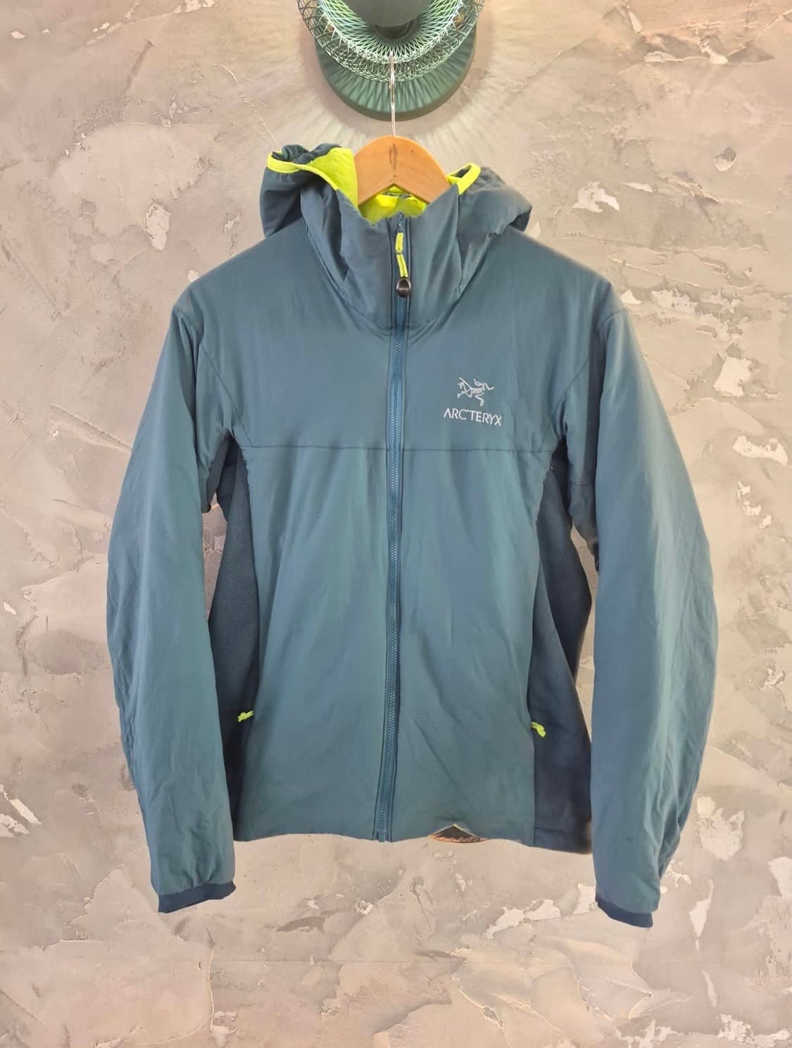 아크테릭스 ATOM LT 후디 95~100 판매합니다. 상품이미지1