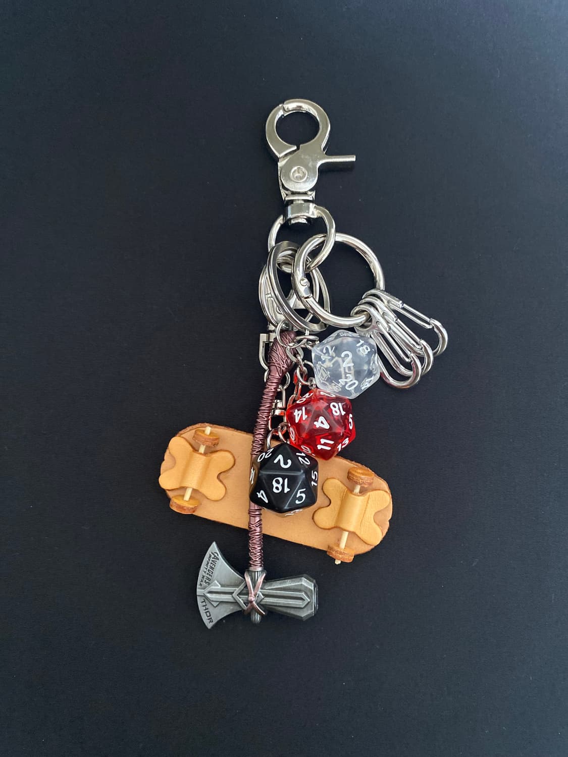 토르 해머 스케이트보드 다이스 키링 상품이미지1