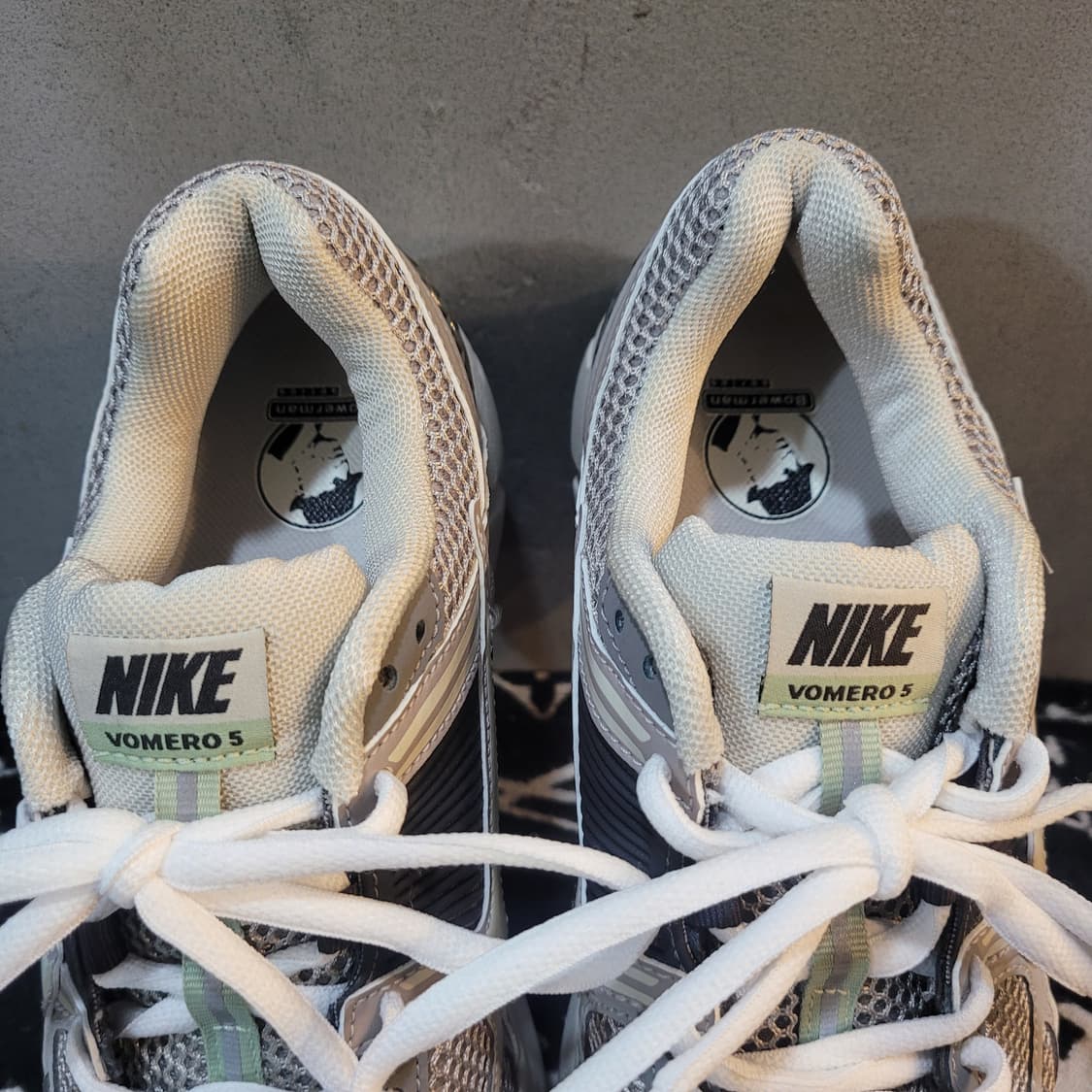 정품 나이키 줌 보메로5 코블스톤 상품이미지6