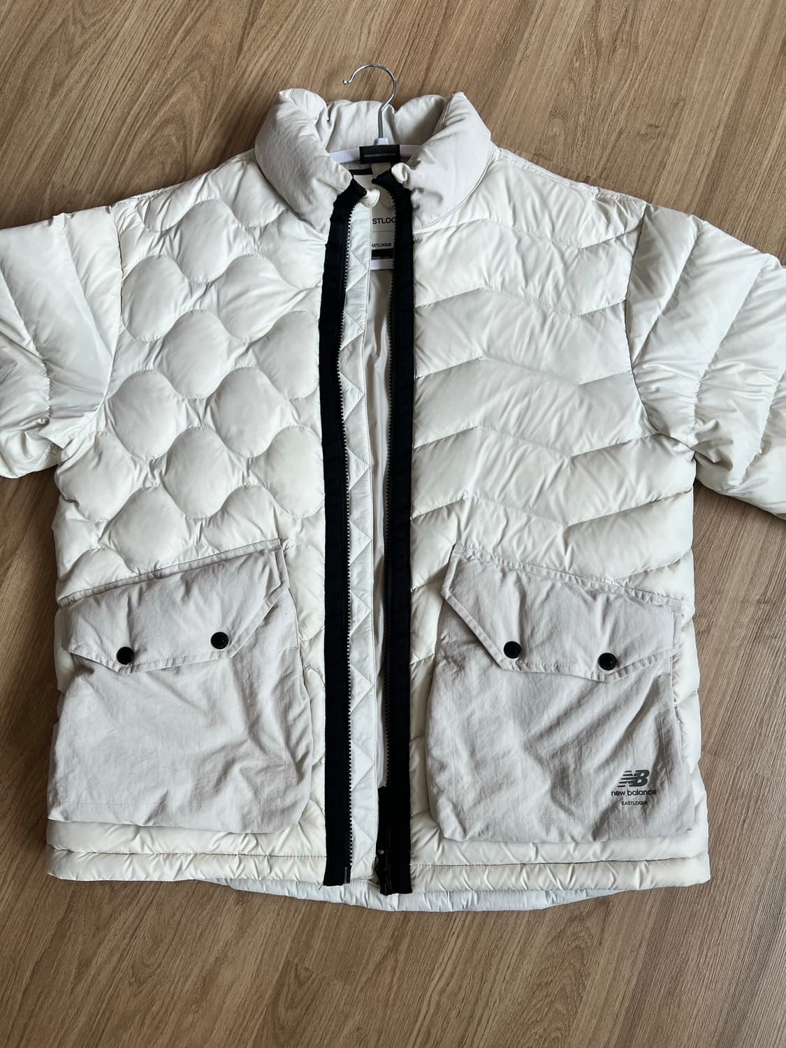 뉴발란스 이스트로그 구스다운 상품이미지1