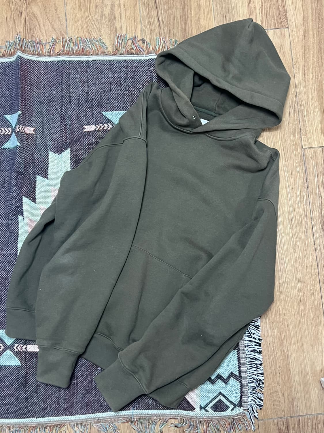 인템포무드 카키색 후드티 상품이미지1