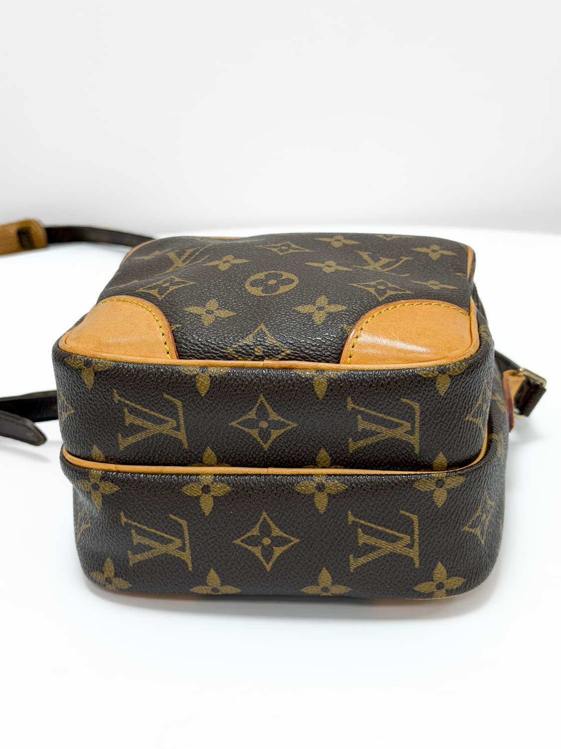 루이비통 모노그램 아마존 미니 크로스백 상품이미지5