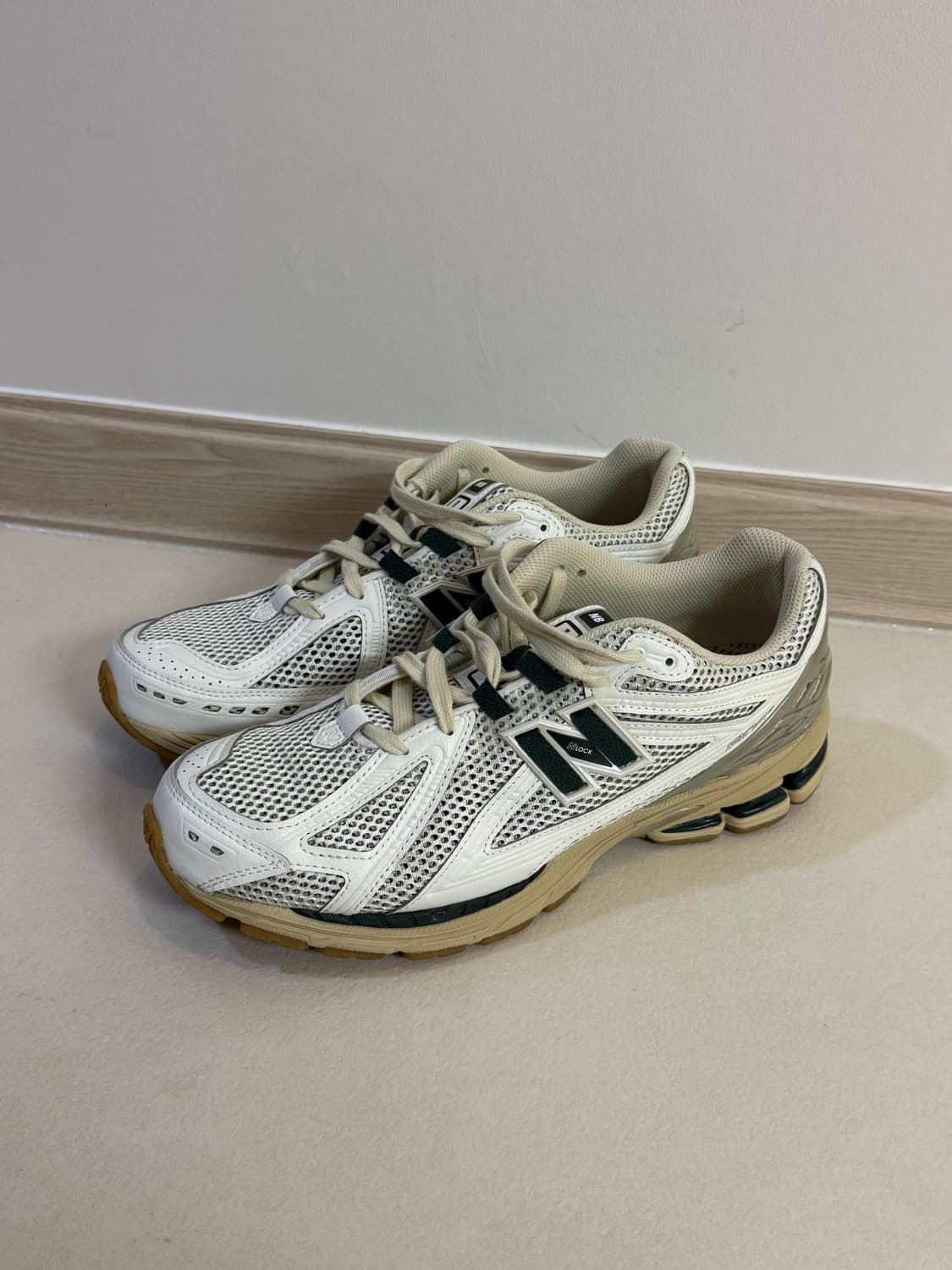 뉴발란스 1906 실버 그린 상품이미지1