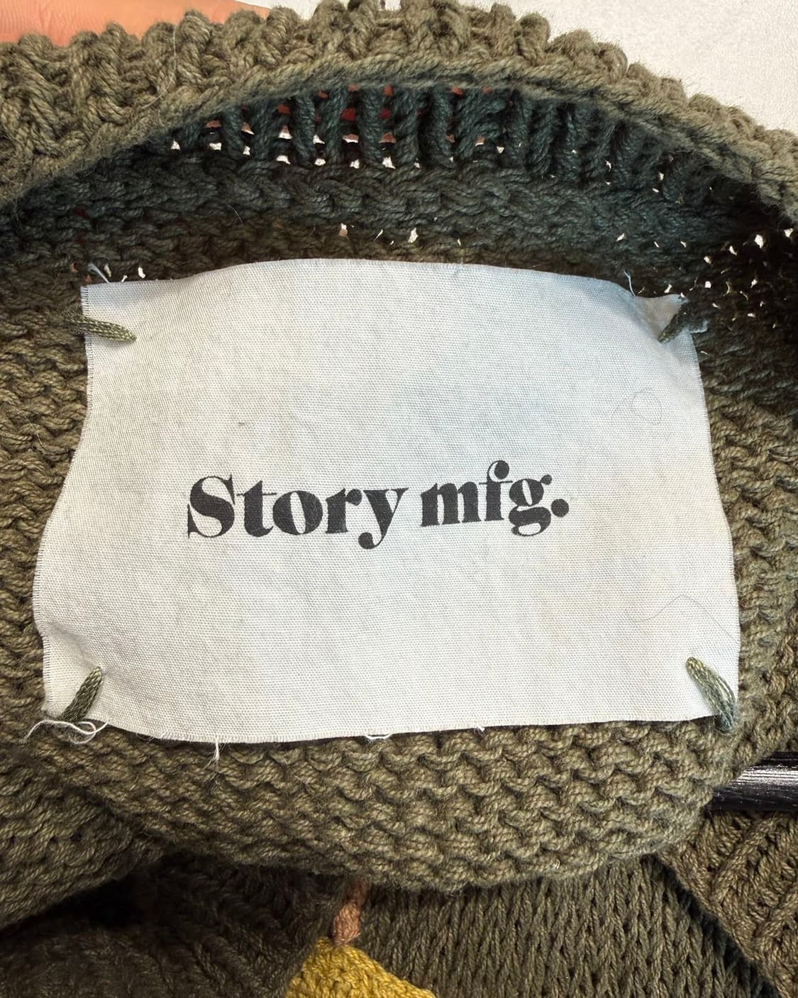 스토리 mfg 카키 크로켓 파티 베스트 니트  상품이미지8