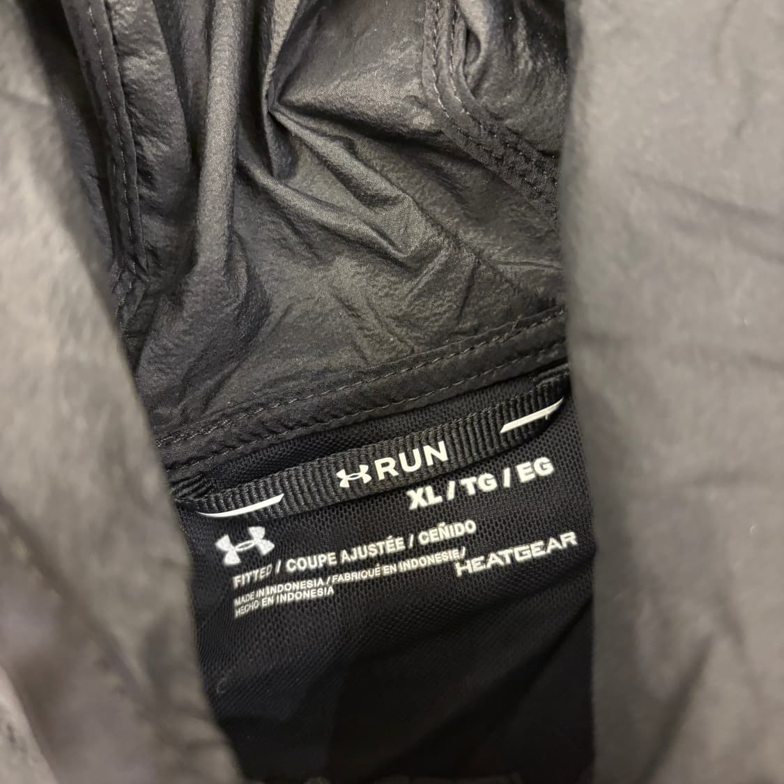 언더아머 스몰로고 블랙 바람막이 상품이미지3