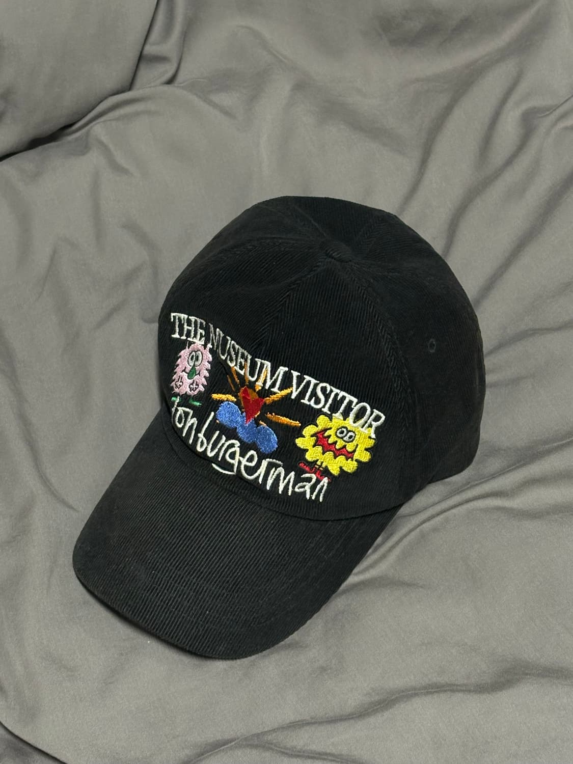 더뮤지엄비지터 모자 상품이미지1