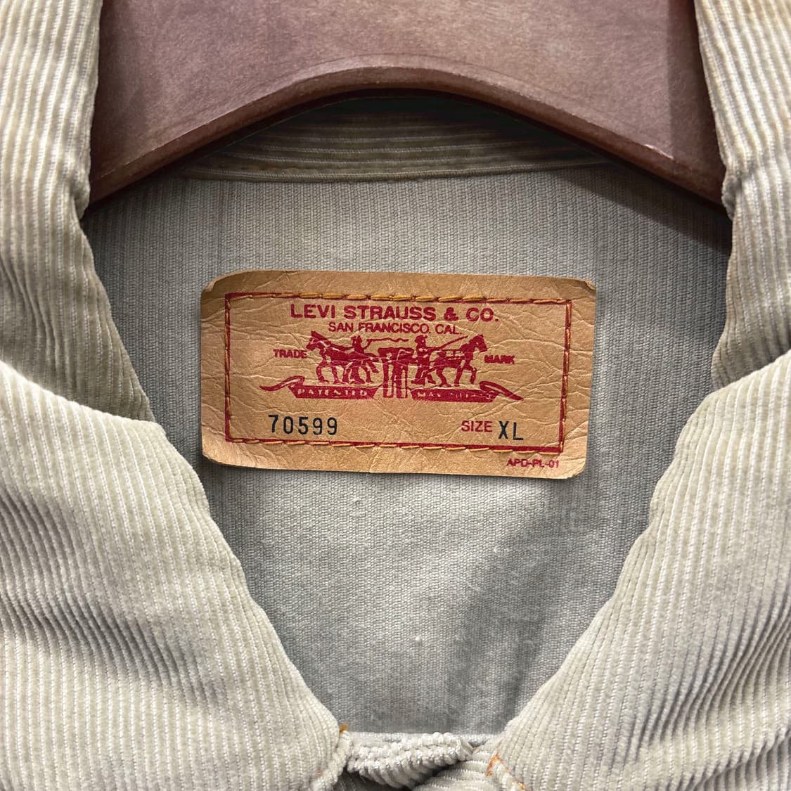 리바이스 코듀로이 트러커 자켓 후면 컬러 자수 레드 탭 디테일 베이지 상품이미지7